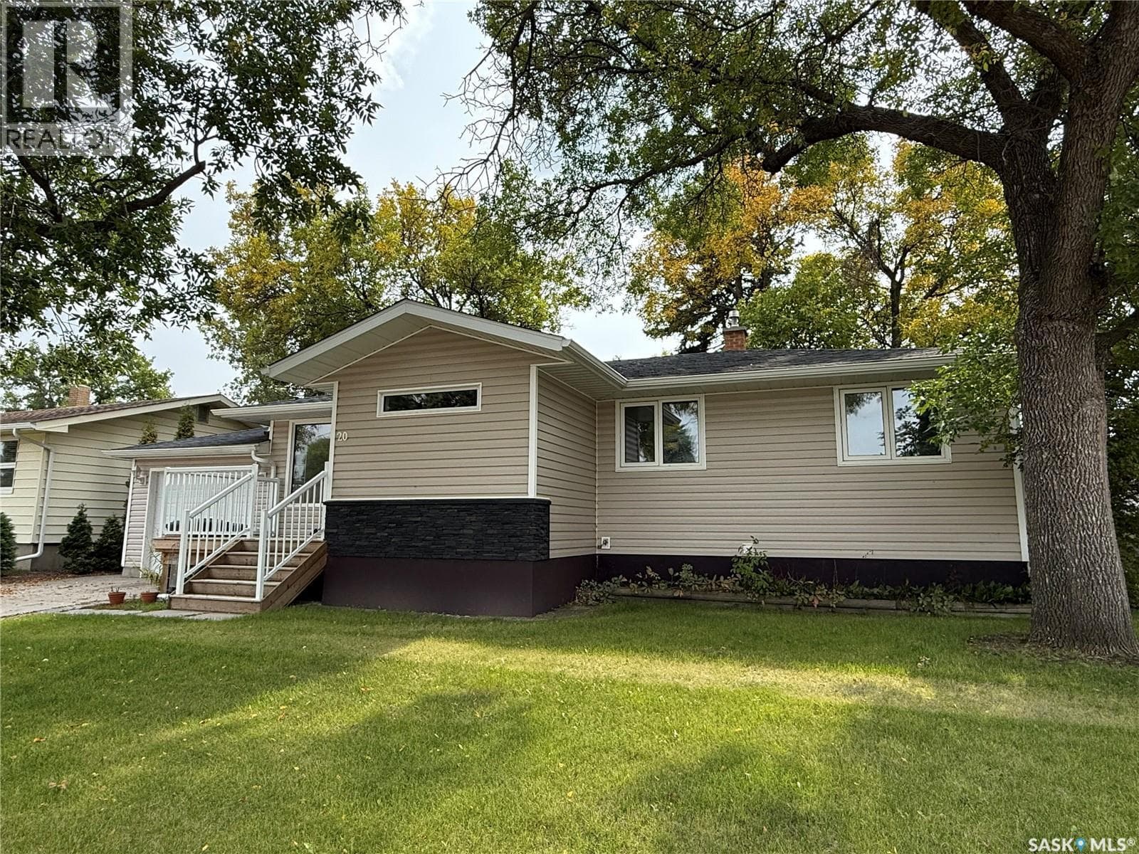 20 SCOTT CRESCENT — photo 2