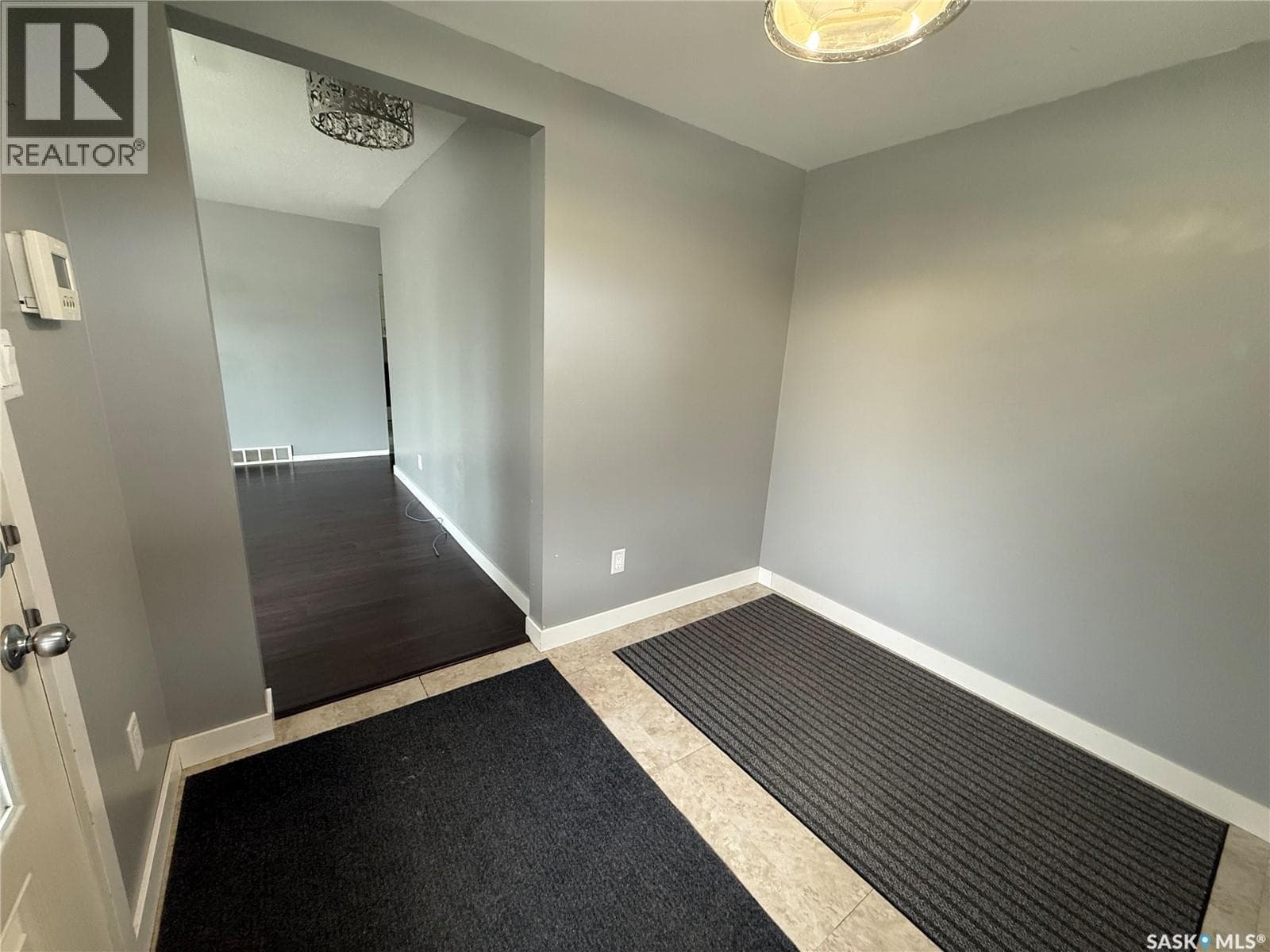 20 SCOTT CRESCENT — photo 5