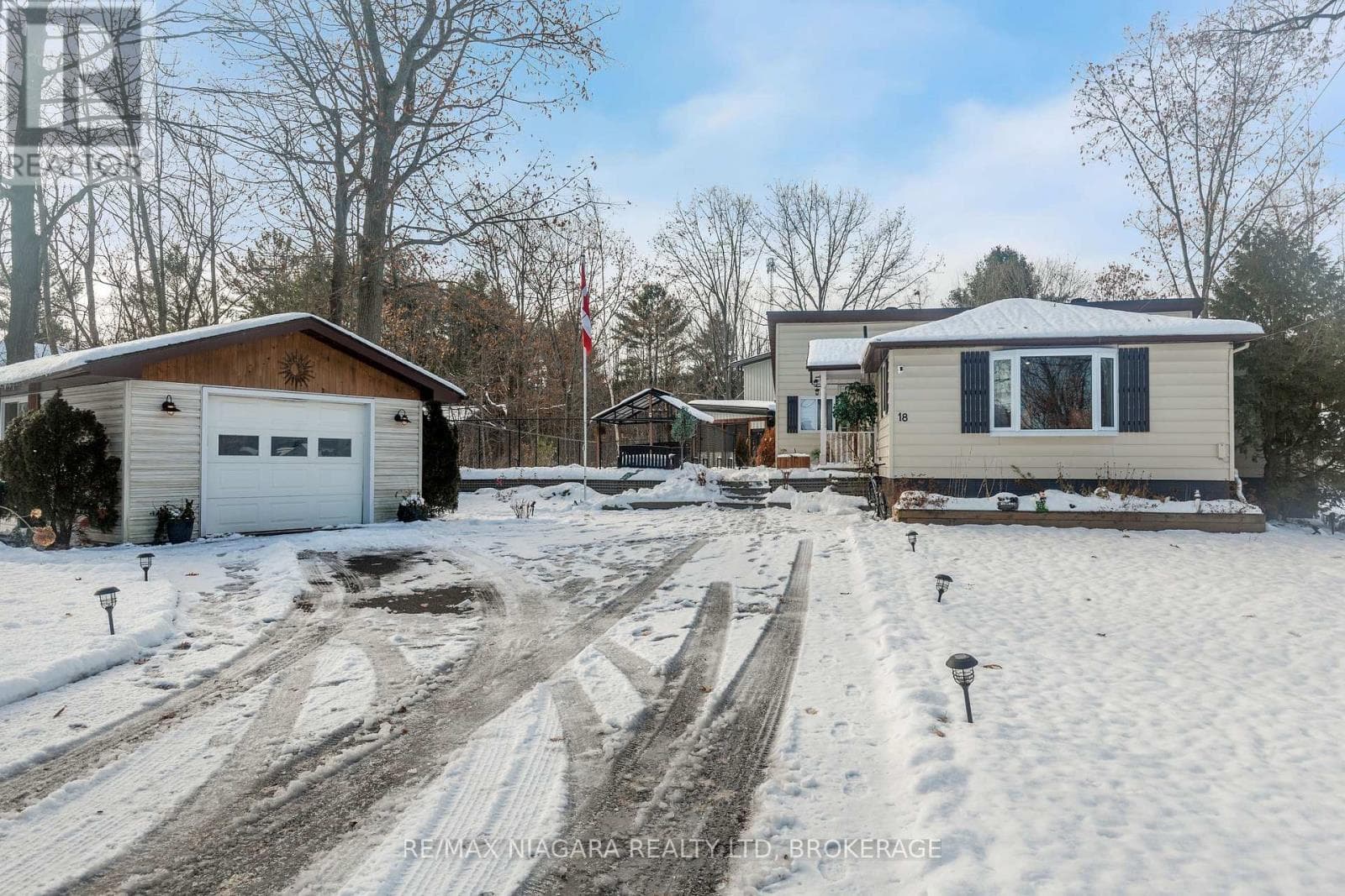 18 SALLOWS DRIVE — photo 2