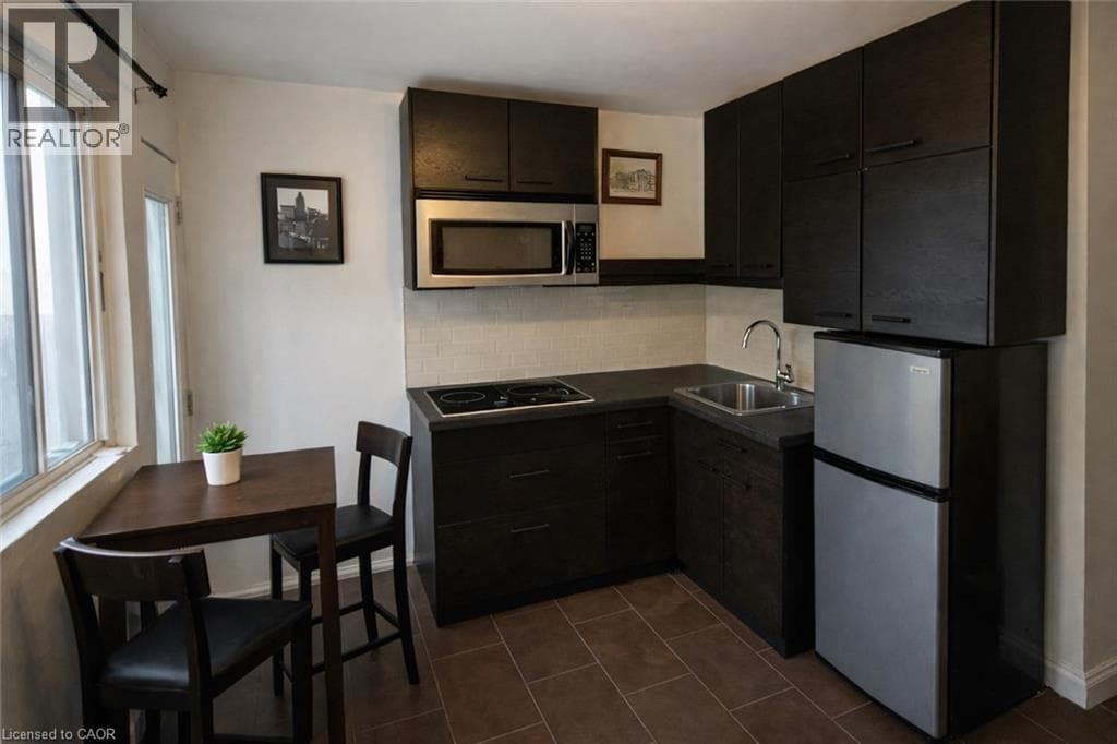 237 JAMES Street N Unit# 4 in Central