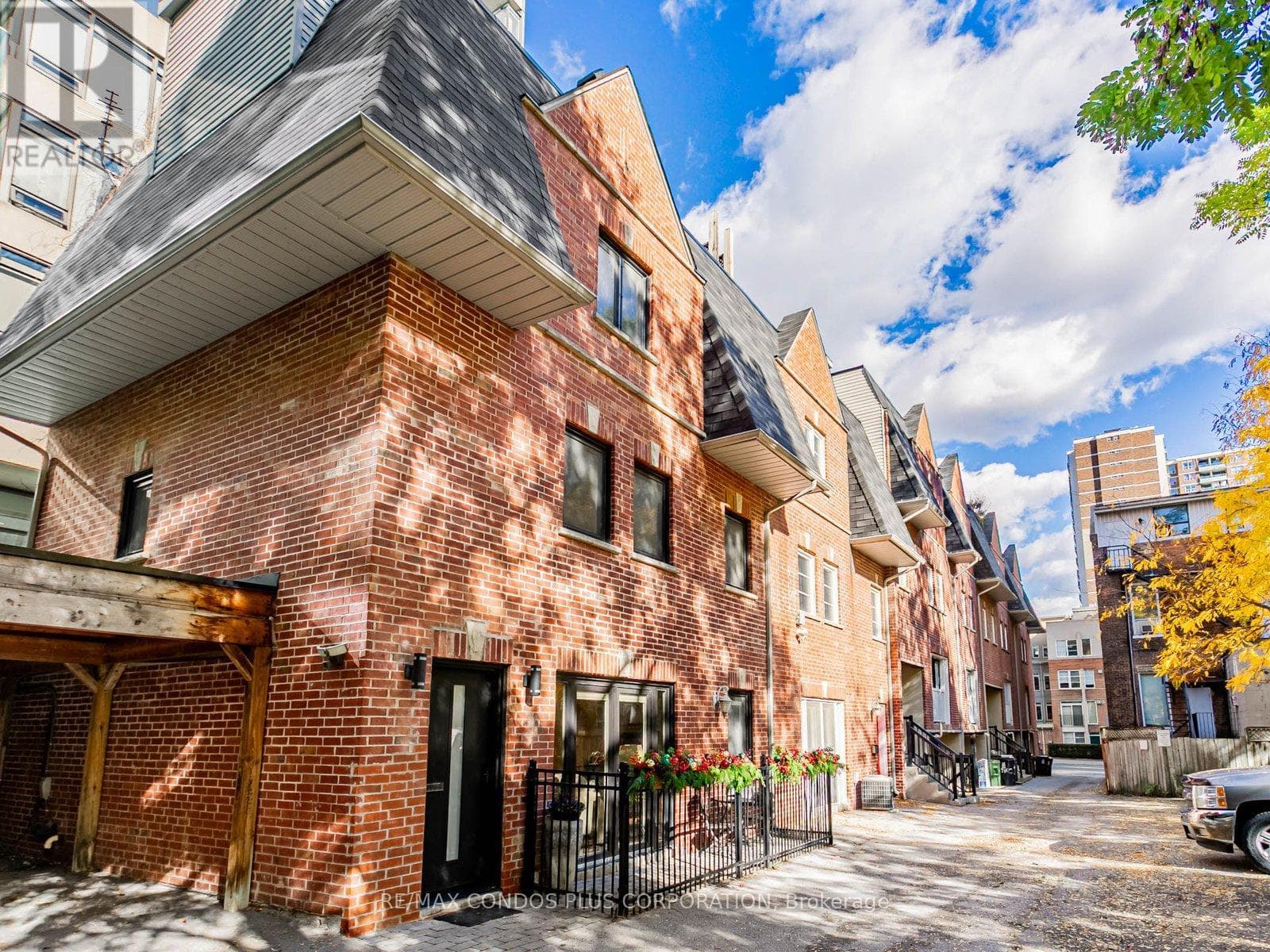 F - 346 JARVIS STREET — photo 2