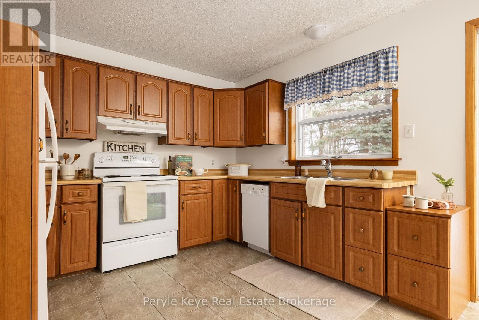 688 STEPHENSON ROAD 1 EAST — photo 4