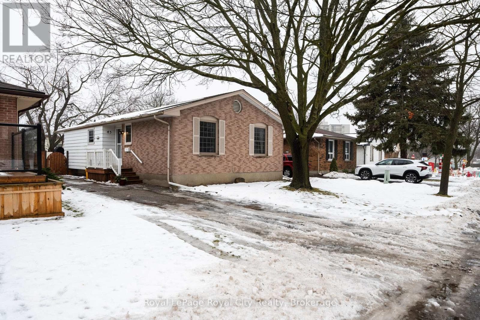 43 PATIENCE CRESCENT — photo 2