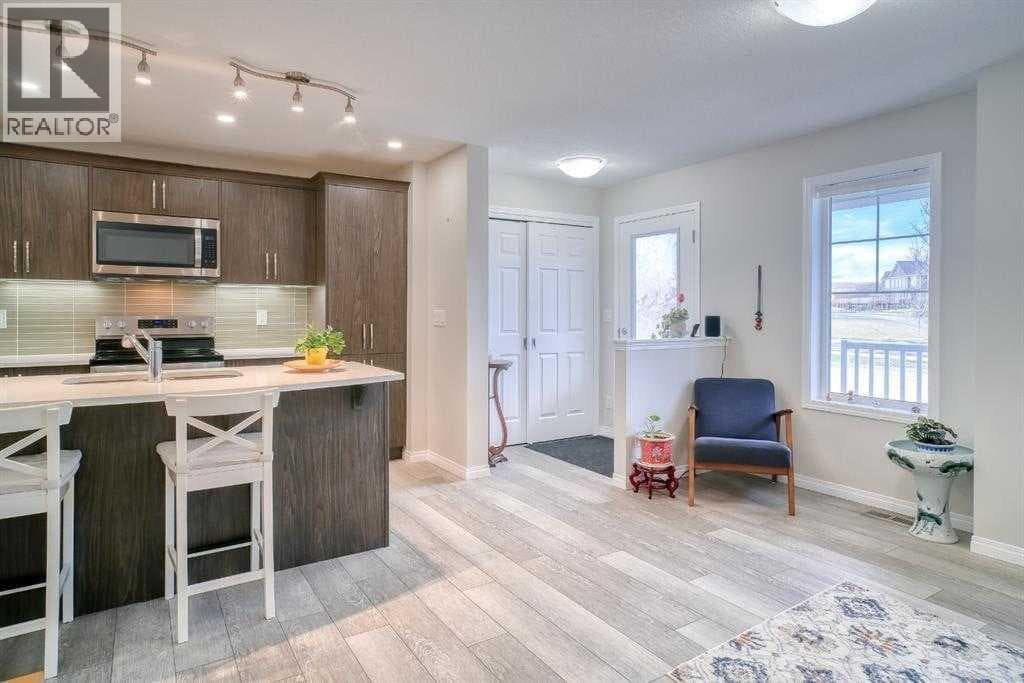 97 Yorkville Boulevard SW — photo 4