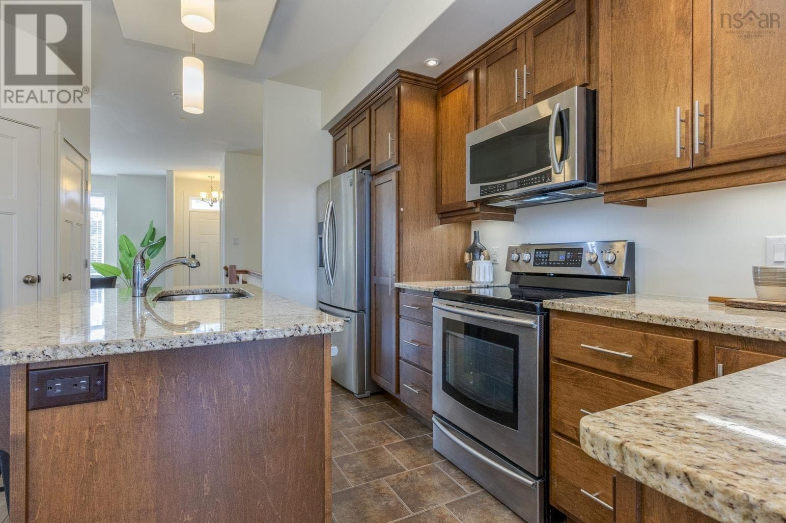 10 CABERNET COURT — photo 3