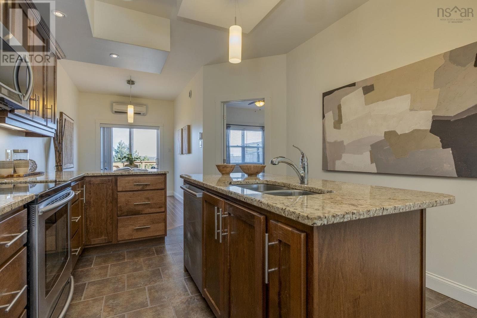 10 CABERNET COURT — photo 2