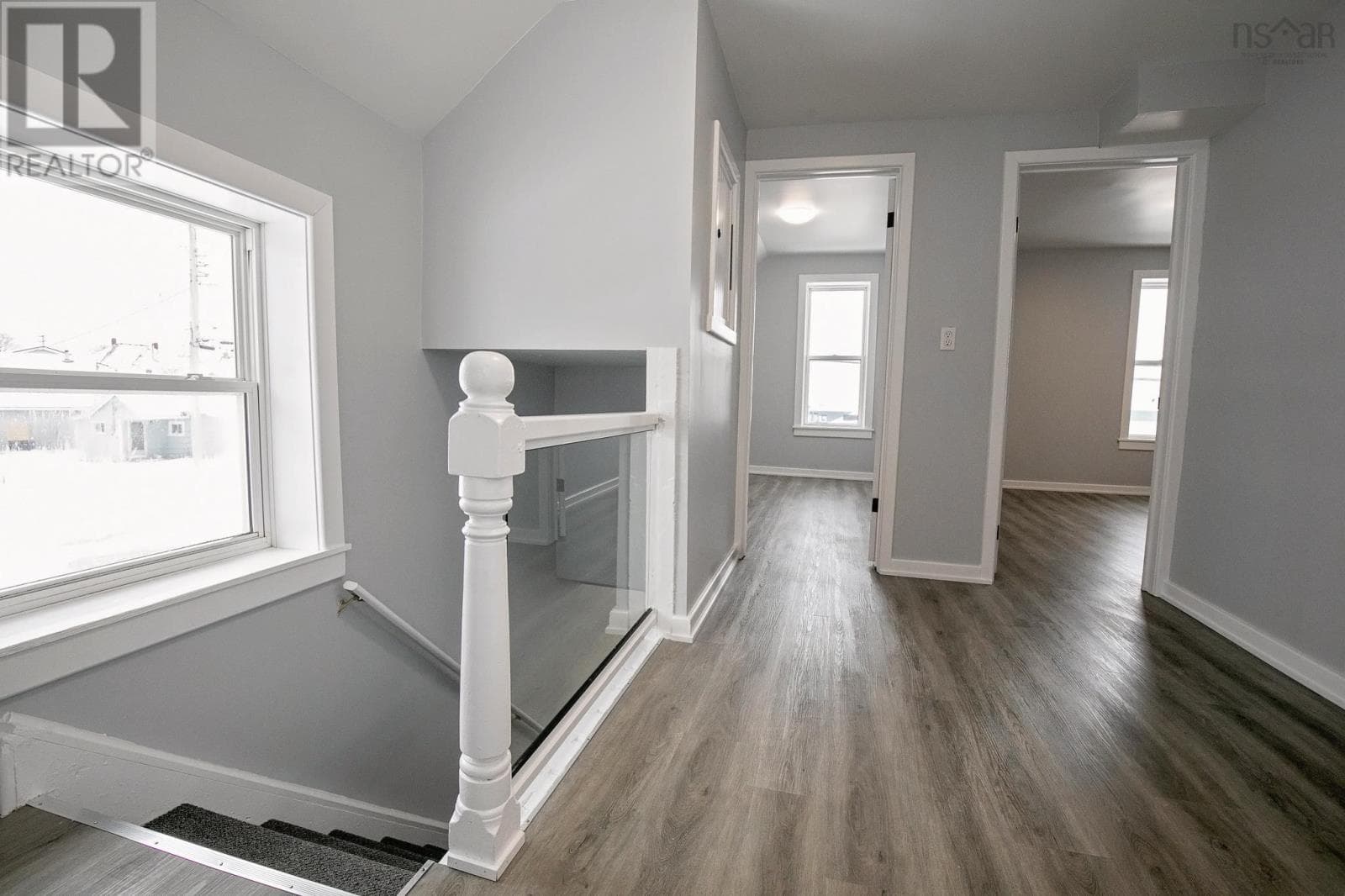 32 DOUGLAS AVENUE — photo 3