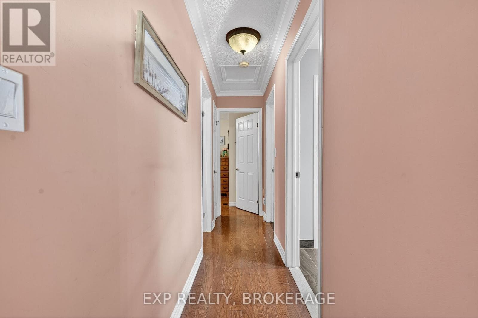 63 SOUTHWOOD CRESCENT — photo 4
