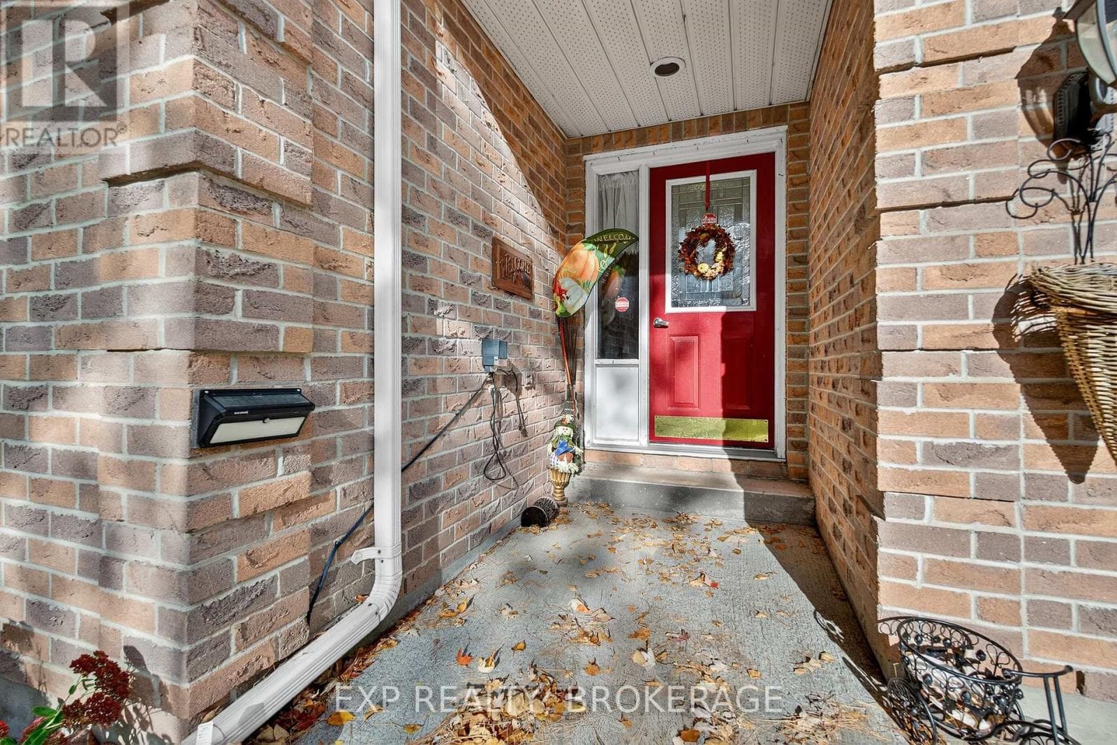 63 SOUTHWOOD CRESCENT — photo 3