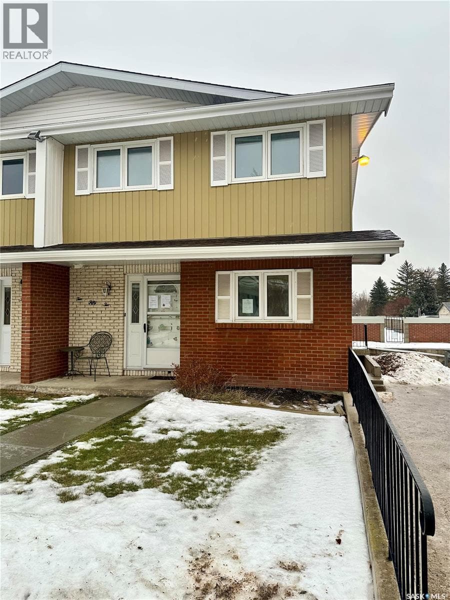252 PLAINSVIEW DRIVE — photo 2
