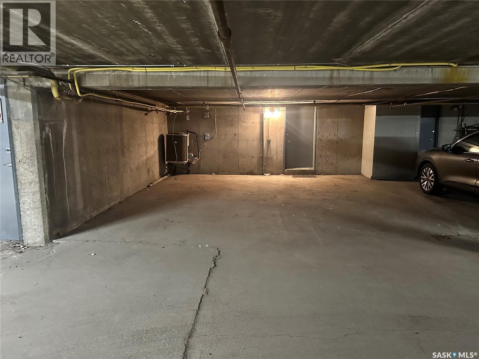 252 PLAINSVIEW DRIVE — photo 3