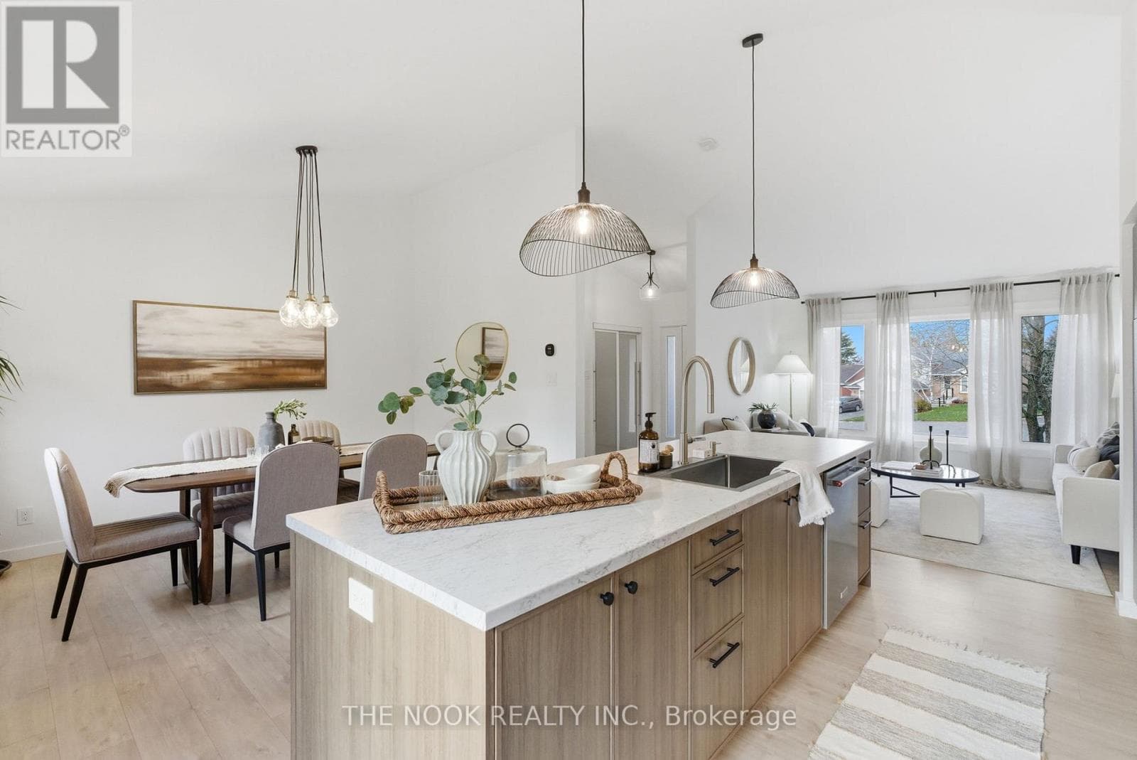 11 LYNN CRESCENT — photo 3