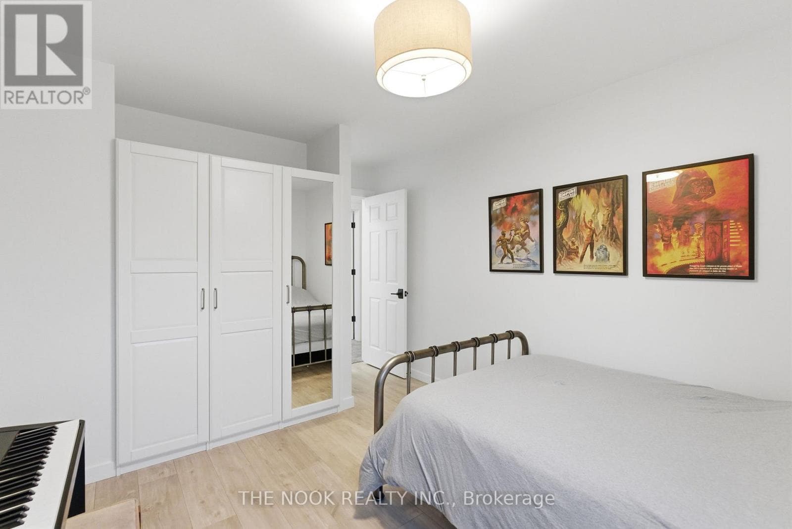 11 LYNN CRESCENT — photo 2