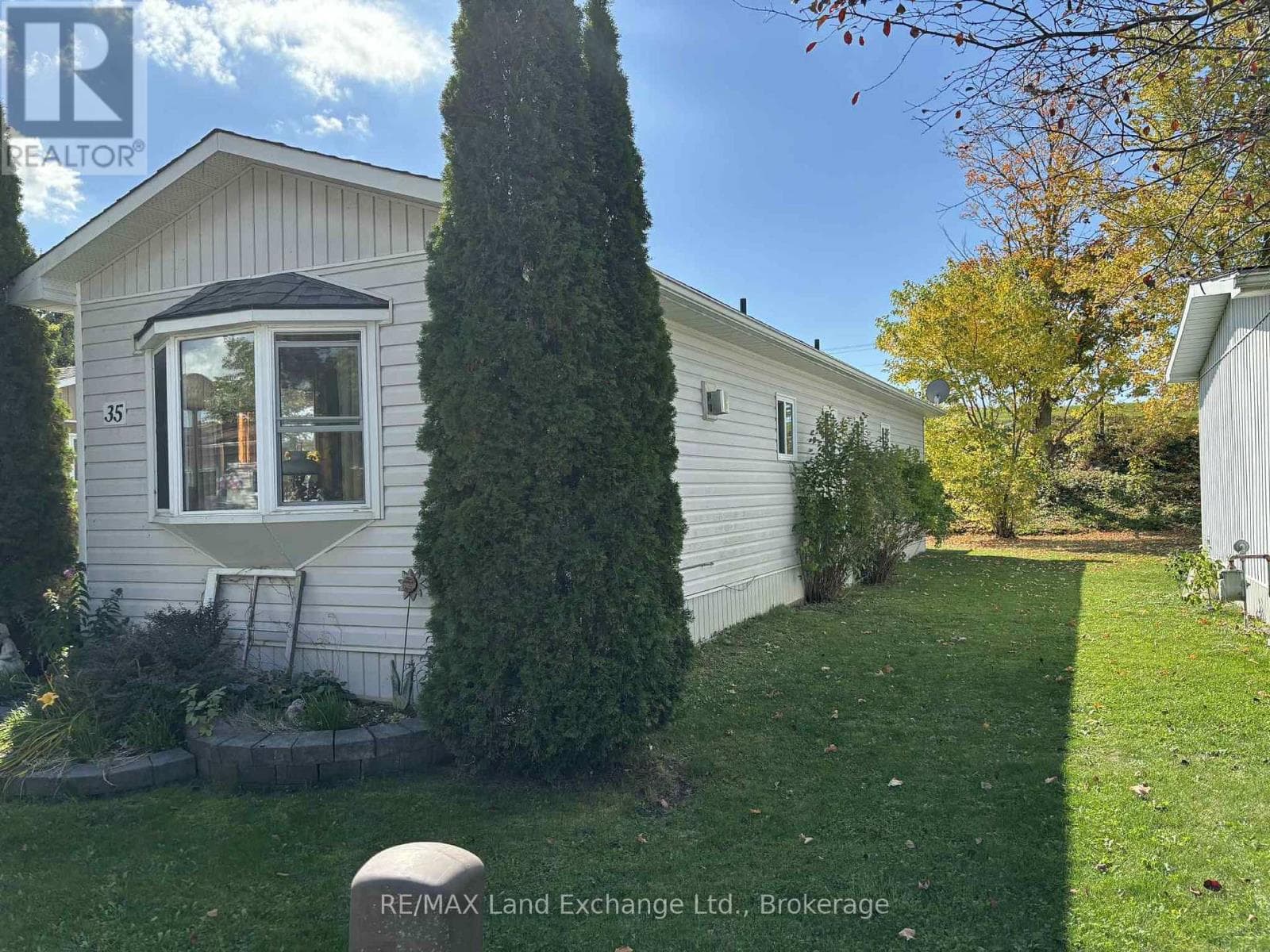 35 BRIARWOOD CRESCENT — photo 2