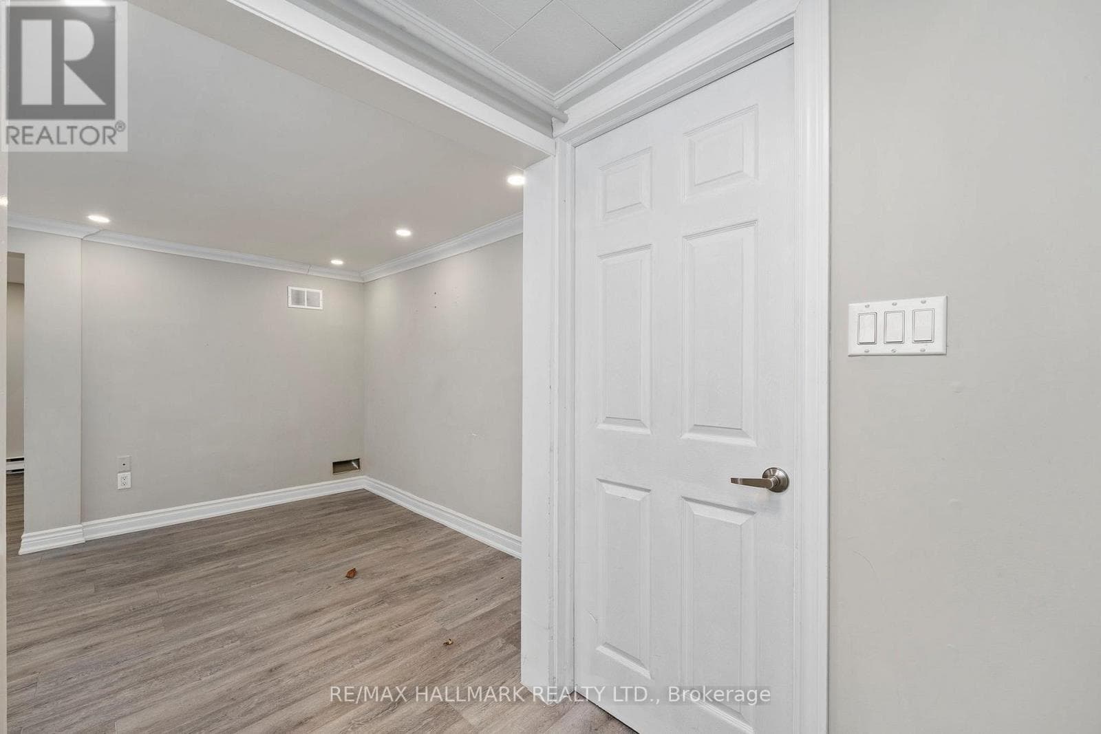 41 SHIRLEA BOULEVARD — photo 3