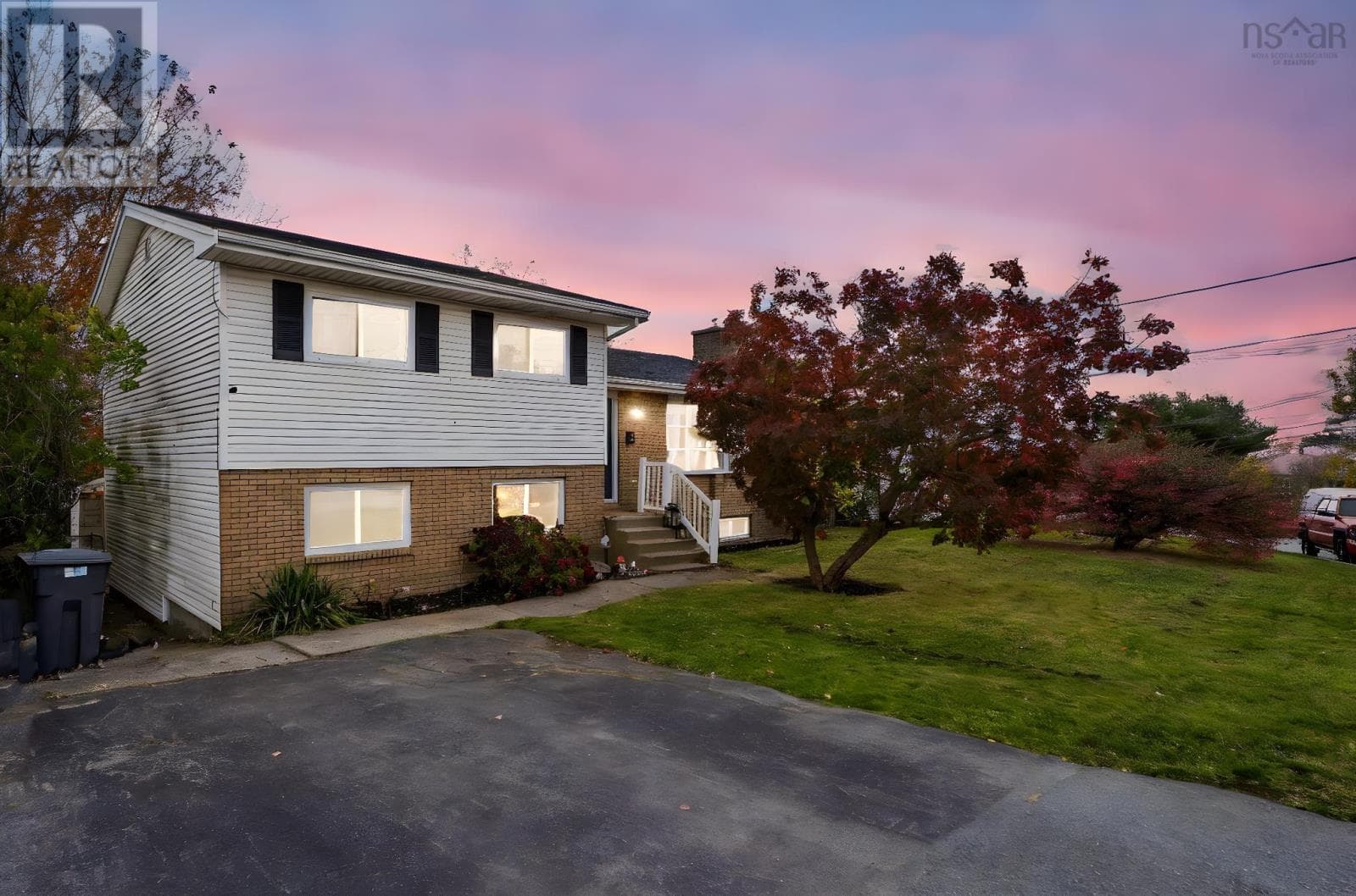 143 AMARANTH CRESCENT — photo 2