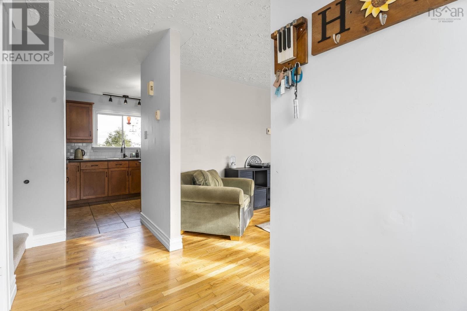 143 AMARANTH CRESCENT — photo 3