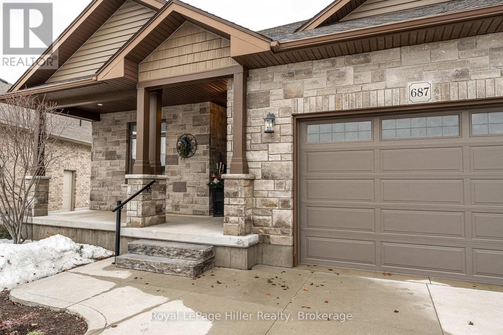 687 FORMAN AVENUE — photo 2