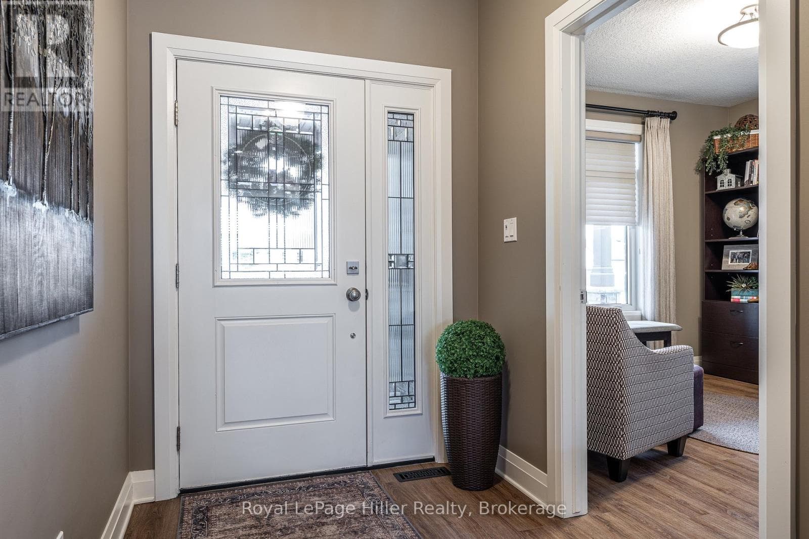 687 FORMAN AVENUE — photo 4