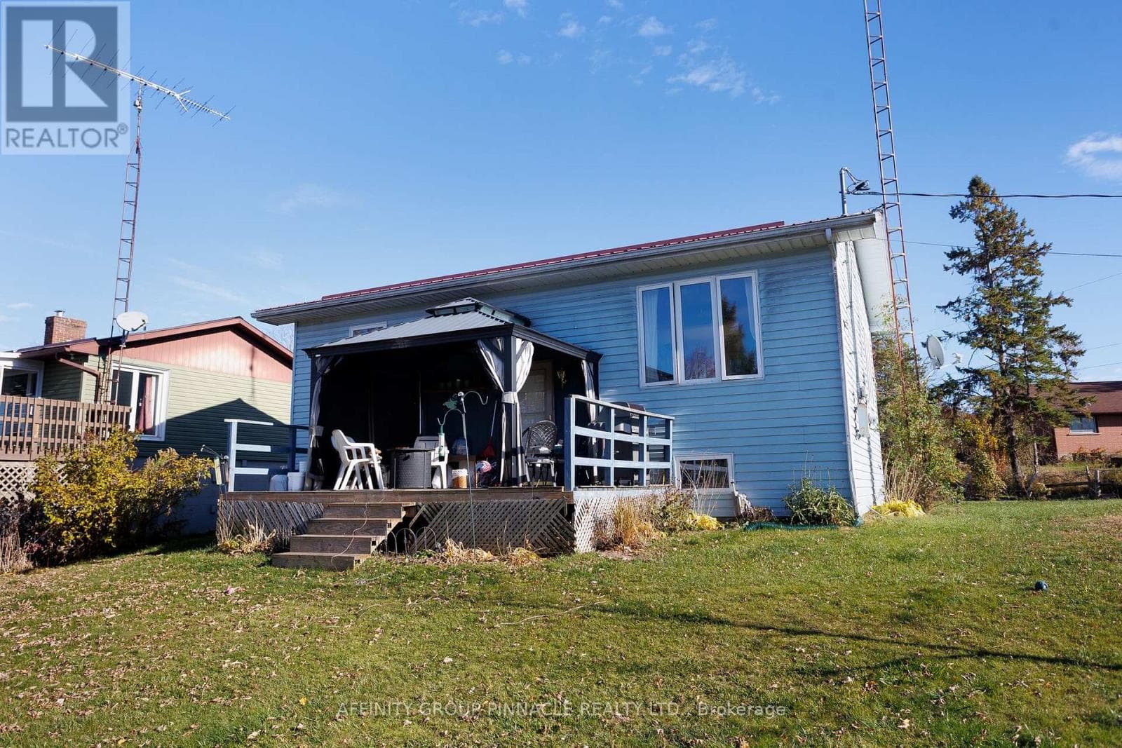 18 SUMMERSIDE ROAD — photo 2
