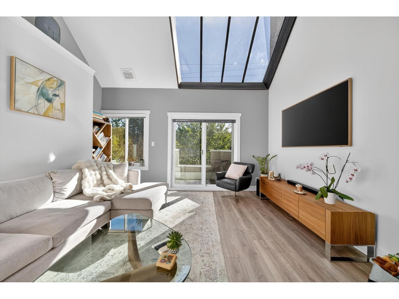 11 15971 MARINE DRIVE — photo 2
