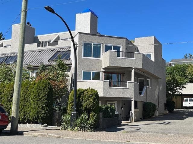11 15971 MARINE DRIVE in White Rock