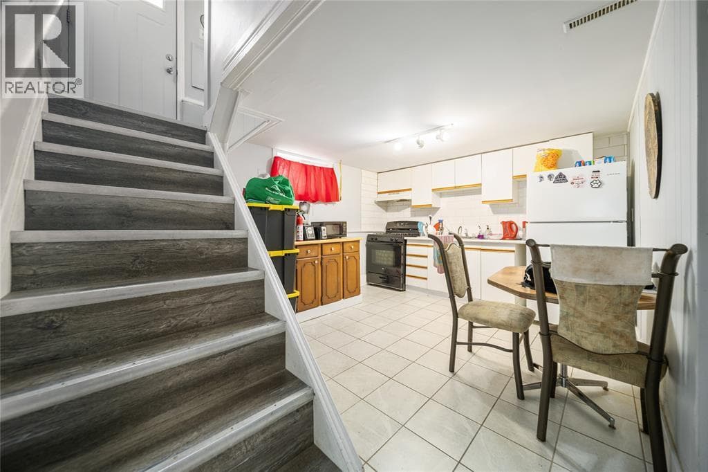 863 DEVINE STREET, Sarnia — photo 4