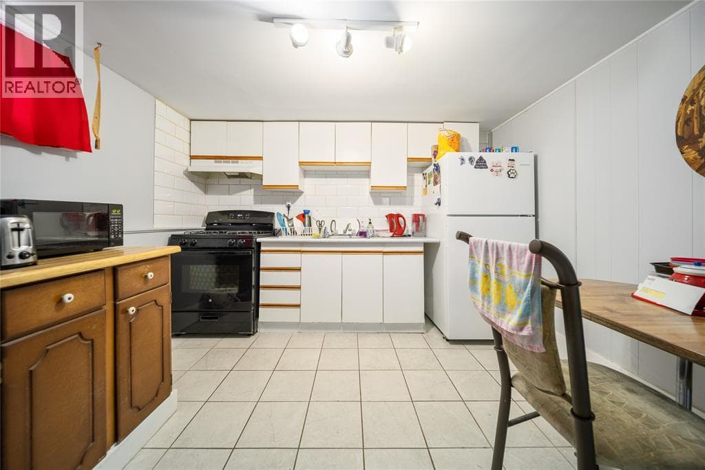 863 DEVINE STREET, Sarnia — photo 5