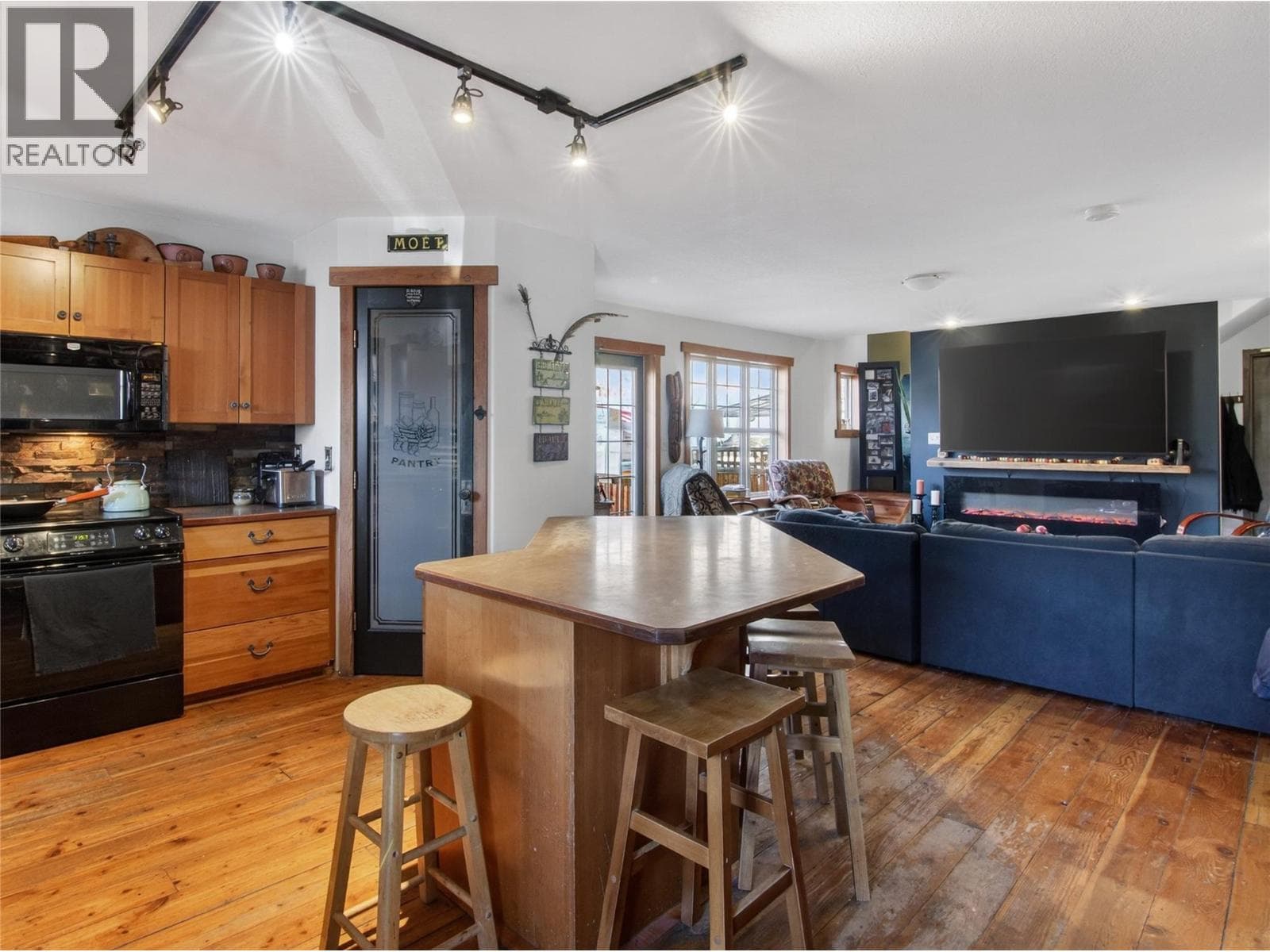 961 Robinson Avenue, Interior REALTORS® — photo 3