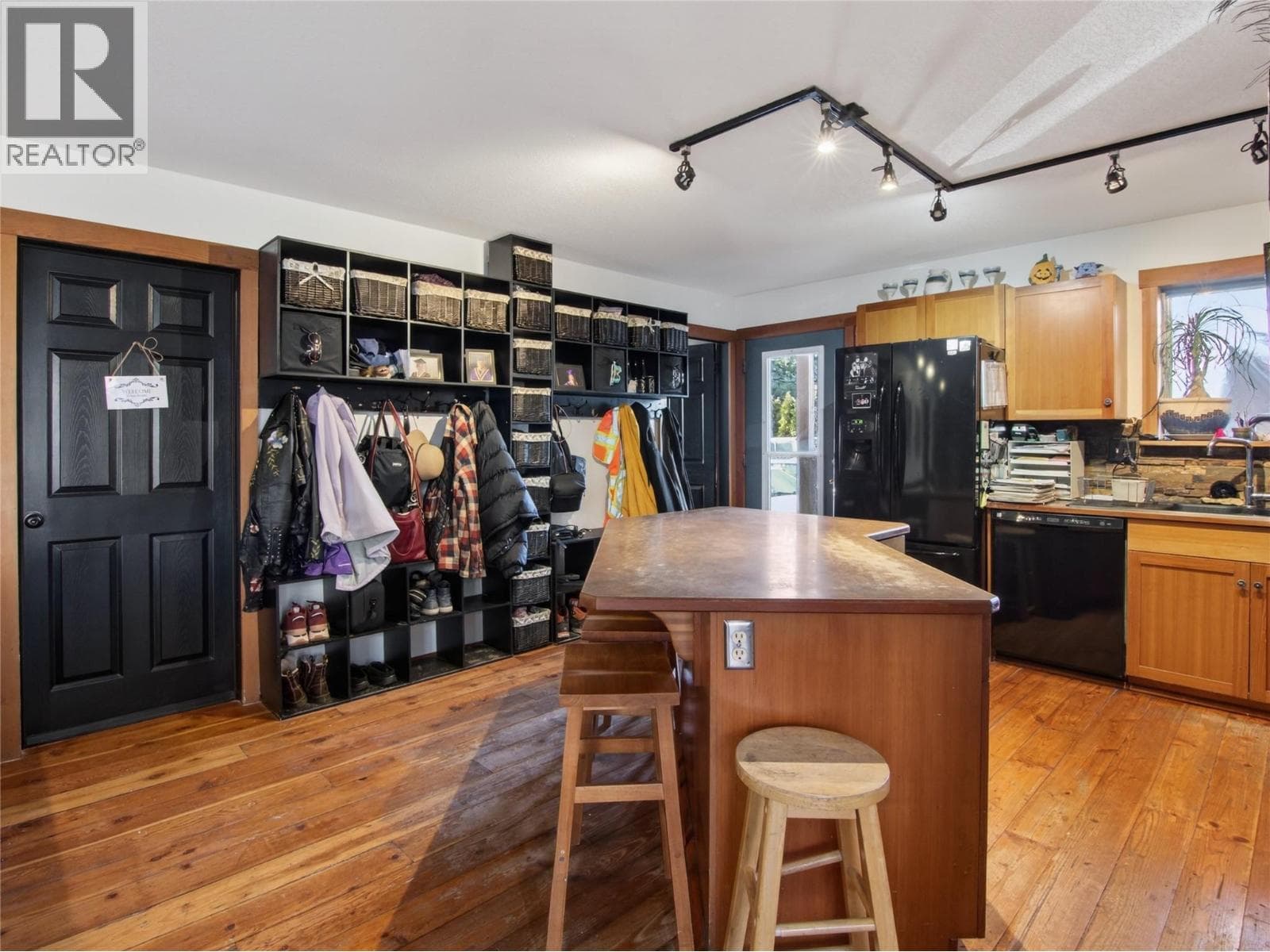 961 Robinson Avenue, Interior REALTORS® — photo 5