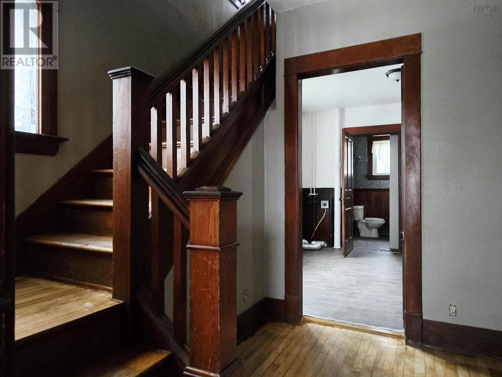 24 CLAREMONT AVENUE — photo 2