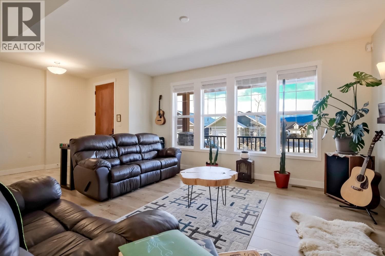926 HOLDEN ROAD, Interior REALTORS® — photo 3