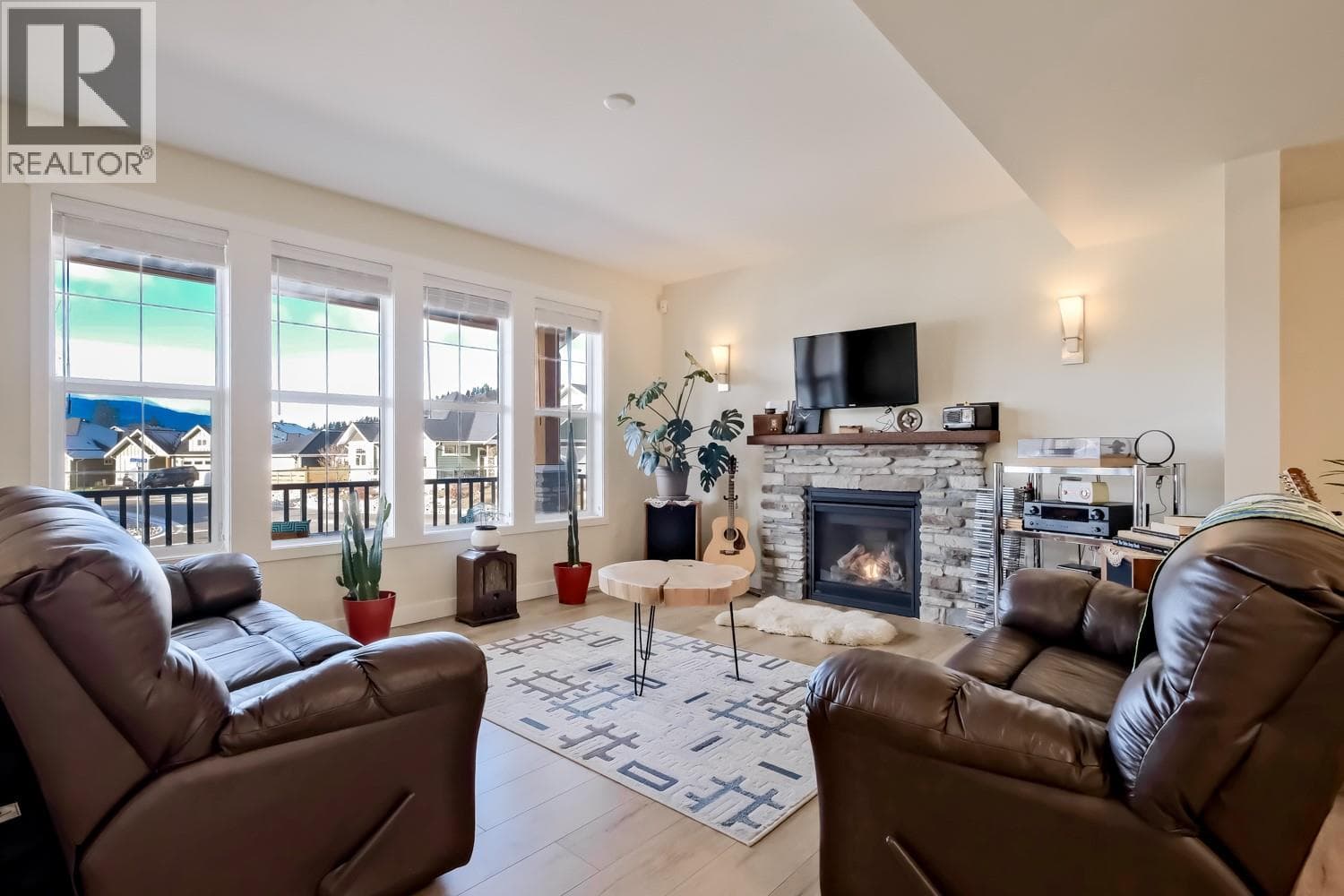 926 HOLDEN ROAD, Interior REALTORS® — photo 4