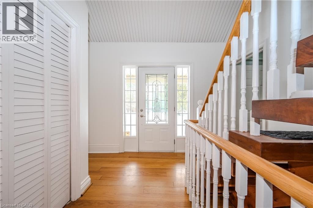 4290 VICTORIA ROAD SOUTH — photo 2