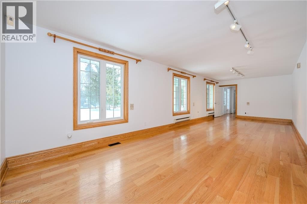 4290 VICTORIA ROAD SOUTH — photo 3