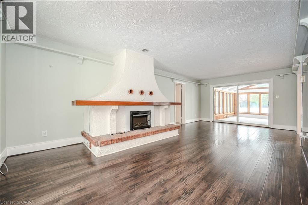 4290 VICTORIA ROAD SOUTH — photo 4