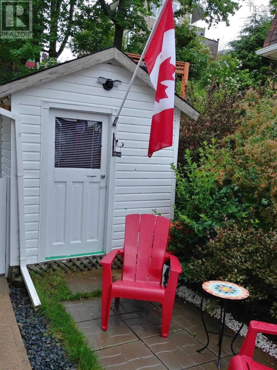 52 REGAL ROAD — photo 4