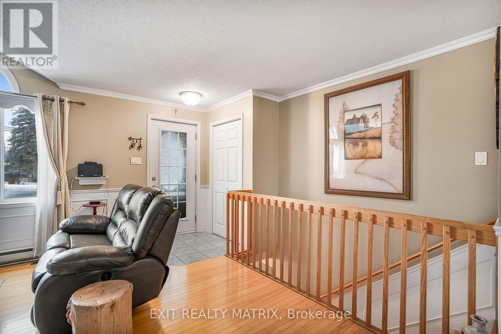 213 LONGUEUIL STREET — photo 3