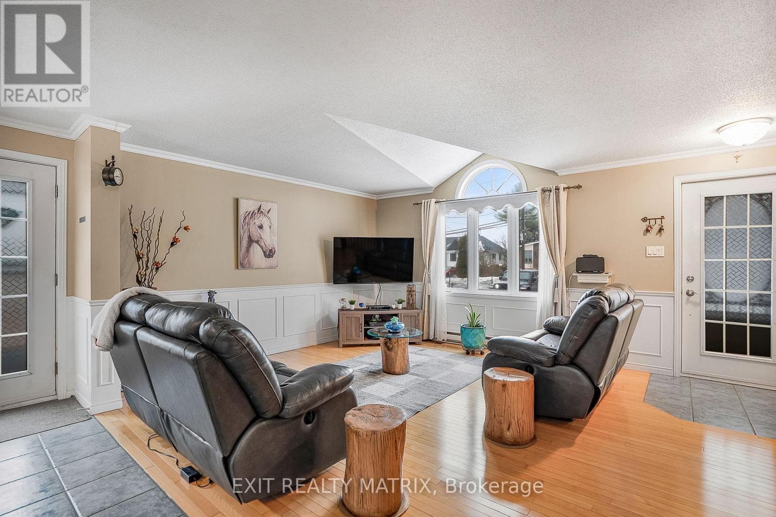 213 LONGUEUIL STREET — photo 4
