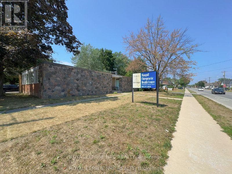 4213/4207 DRUMMOND ROAD — photo 2