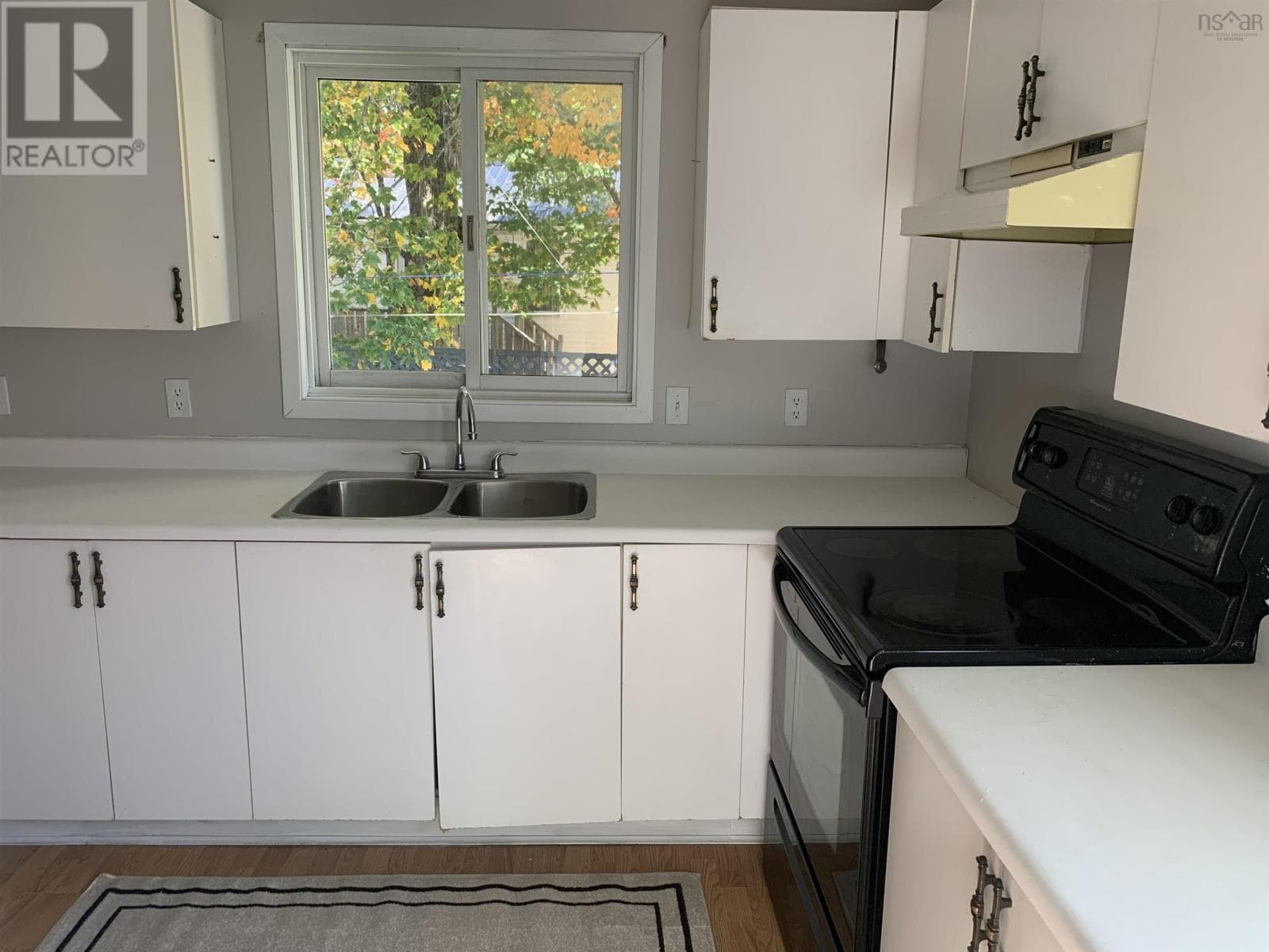 3 ALEXANDER CRESCENT — photo 2