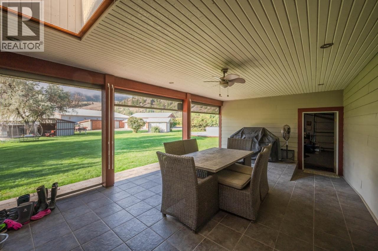 300 JONES WAY ROAD — photo 4