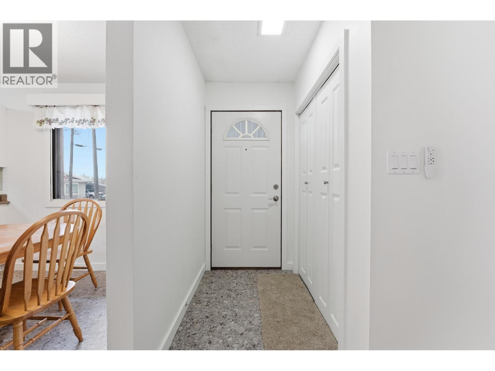 2289 HAYDEN PLAZA — photo 2