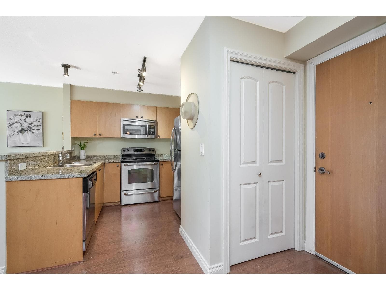 412 8717 160 STREET, Fraser Valley — photo 4