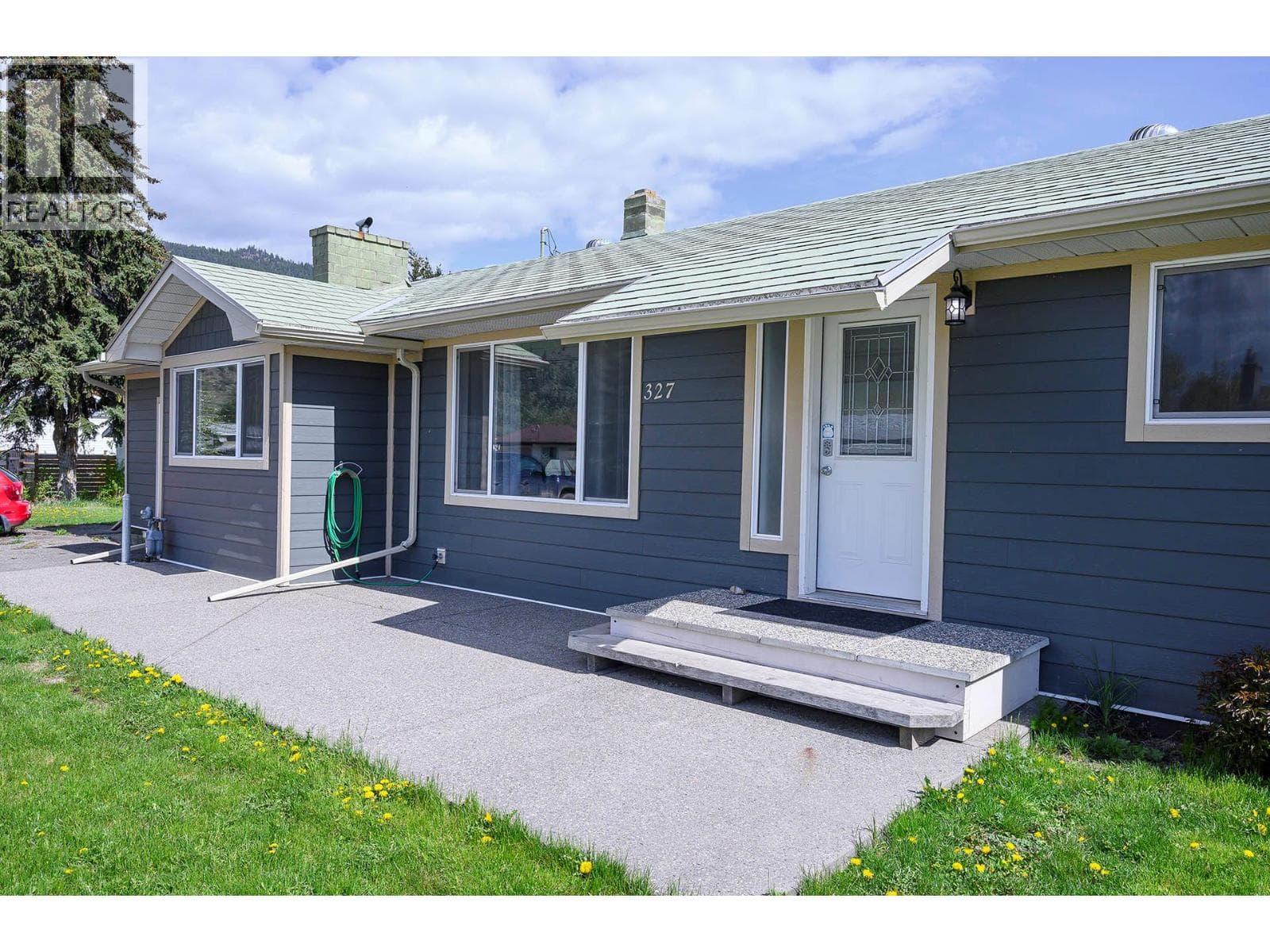 327 PINE STREET — photo 2