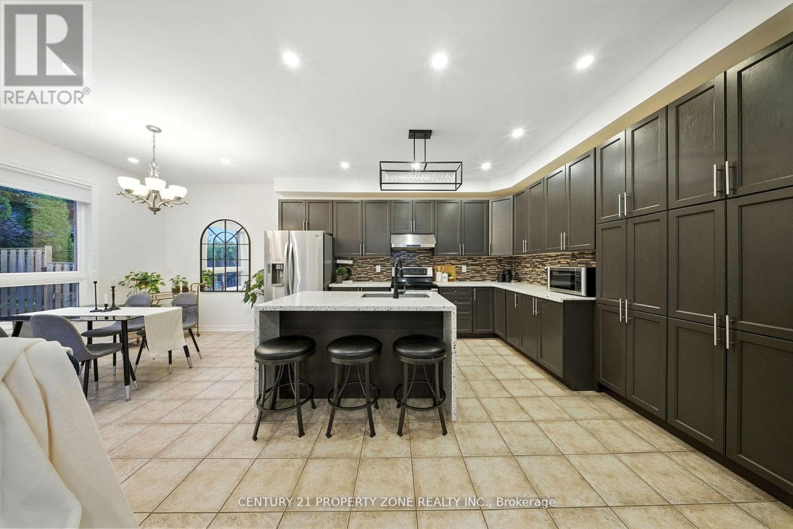 652 TULLY CRESCENT — photo 3