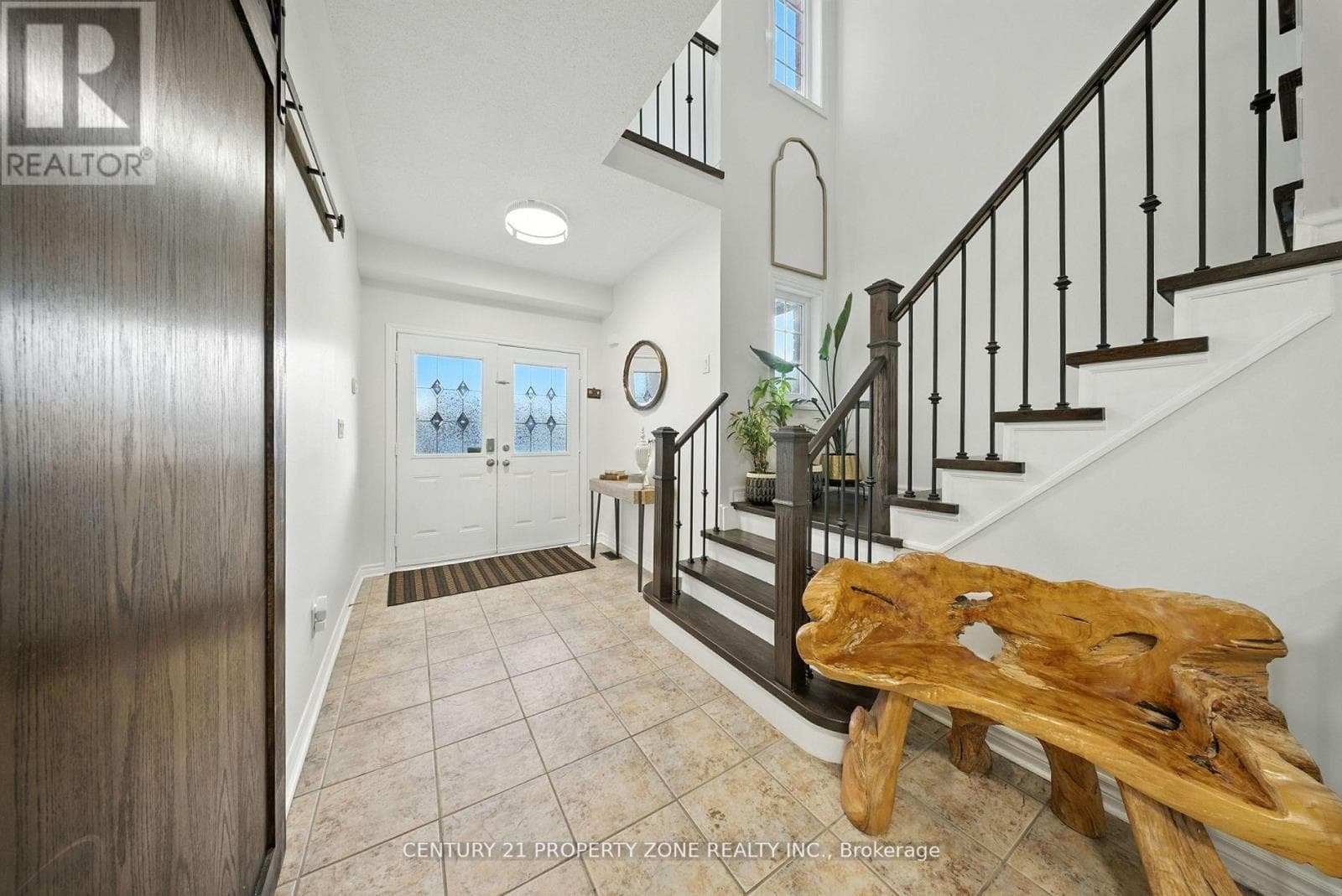 652 TULLY CRESCENT — photo 2