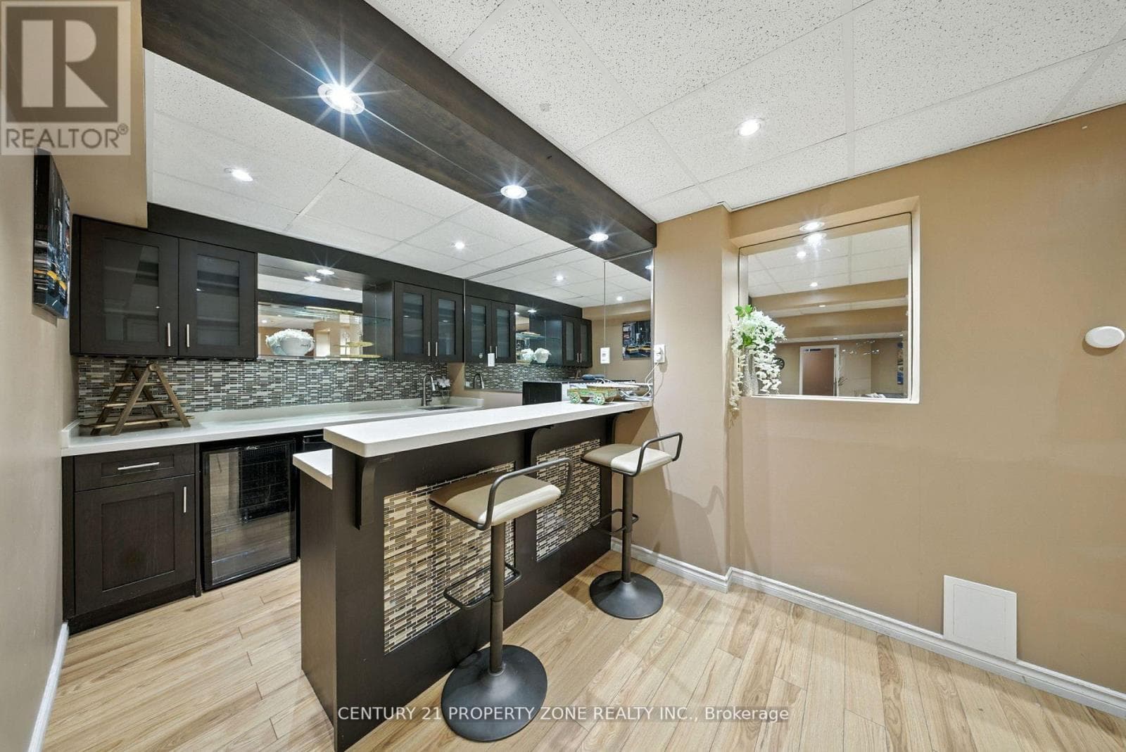 652 TULLY CRESCENT — photo 5