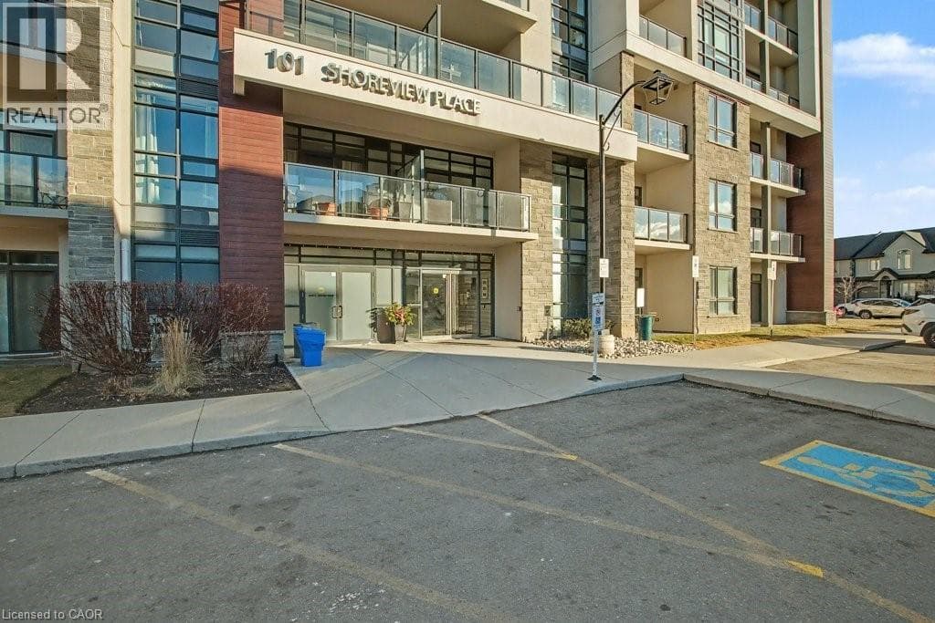 101 SHOREVIEW Place Unit# 121 in Lakeshore