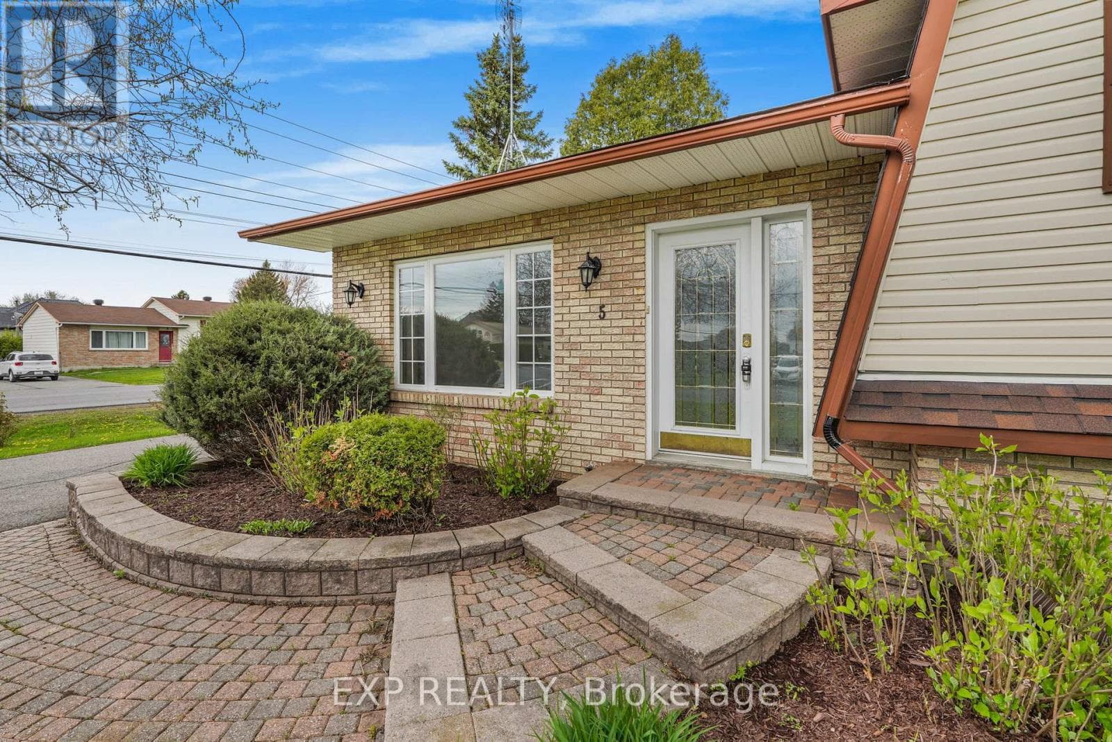 5 ALBERT STREET — photo 3